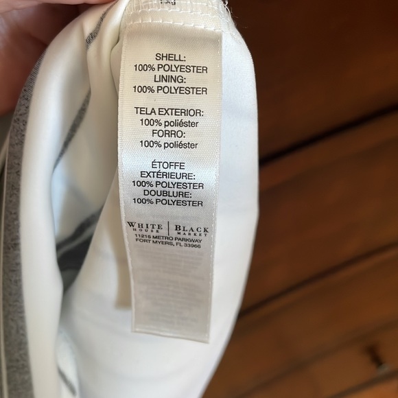 WHBM like new sleeveless blouse in black and white. Size 8 - Picture 4 of 4